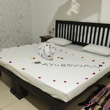 Greenwood Hotel Сигирия Экстерьер фото