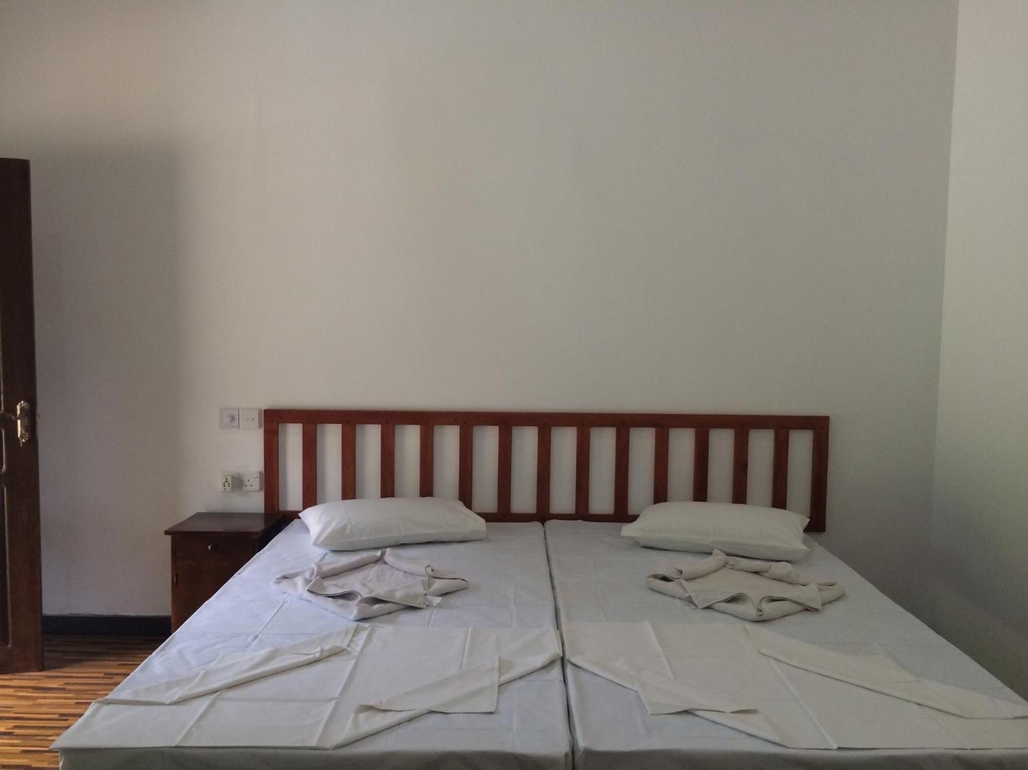 Greenwood Hotel Сигирия Экстерьер фото