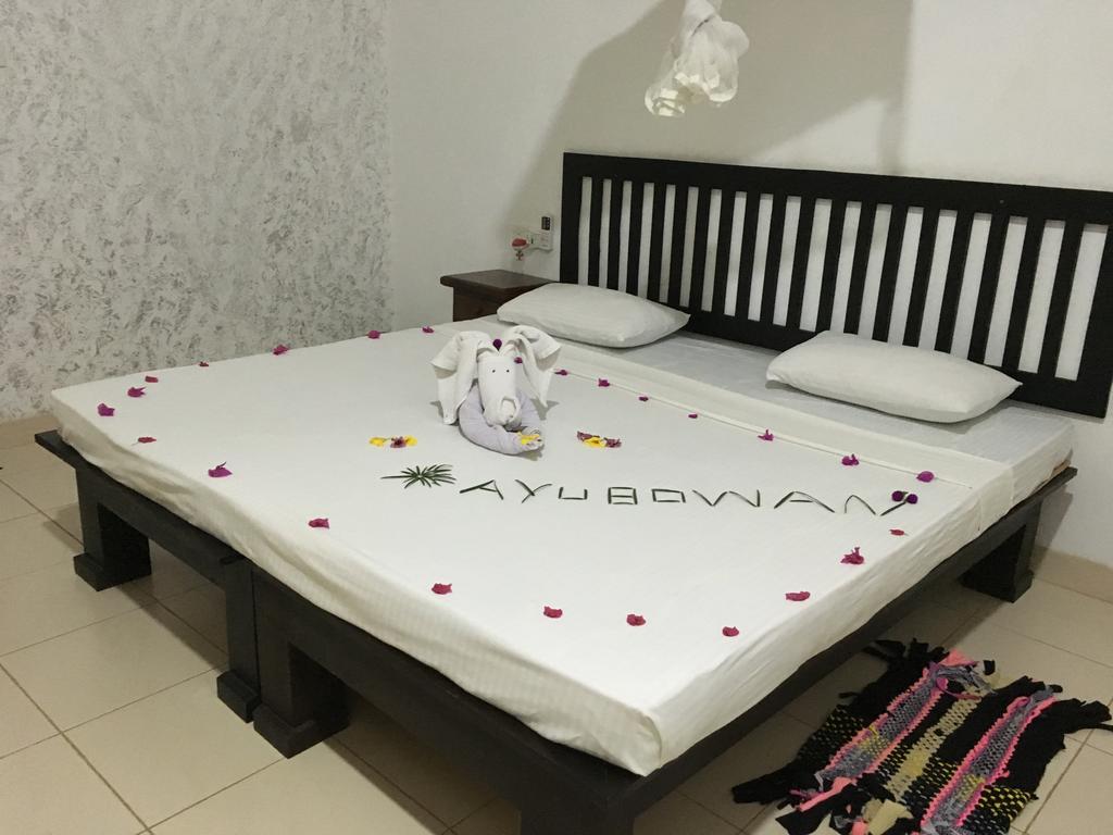 Greenwood Hotel Сигирия Экстерьер фото